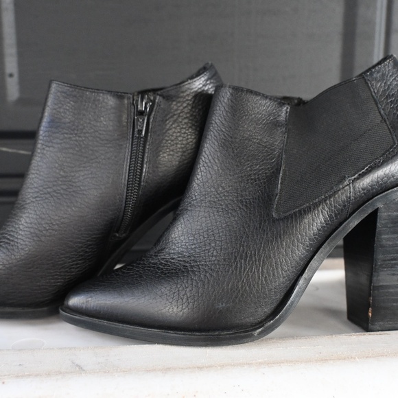Steve Madden heeled booties - Picture 1 of 4